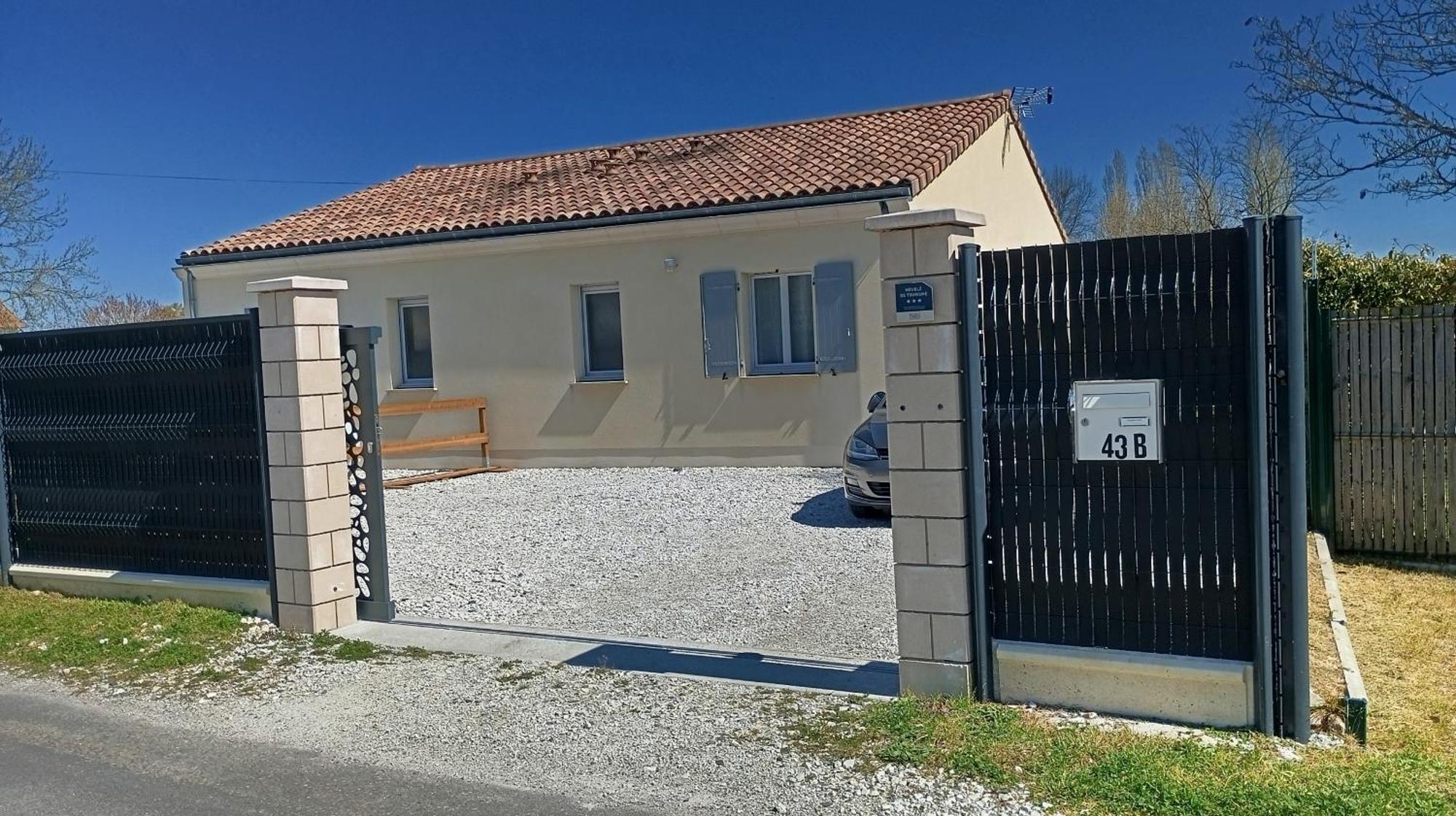 Meuble De Tourisme Classe 3 Etoiles Le Ptit Coin De Soleil - Saint Ciers D'Abzac Exterior photo